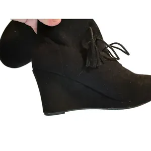 Report Black Suede‎ Wedge Booties Women's Size 9 Fringe Tassel Ties thumbnail 9