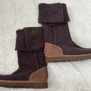 UGG Australiawomen's (Size 7M) Classic Cardy Boot - Red/Brown thumbnail 5