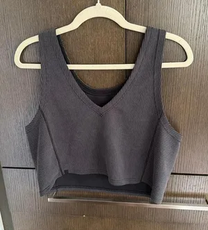 Lululemon Ribbed Softstreme Cropped Tank‎ Top a v-neckline and a ribbed 12 thumbnail 1