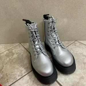 Dr Martens Jadon Metallic Silver Platform Boots 8-Eye Side Zip Womens 8 leather thumbnail 4