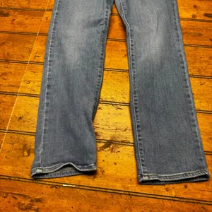 Levis 724 High Rise Straight Crop Jeans Womens 26 Medium Wash Blue‎ Denim thumbnail 2