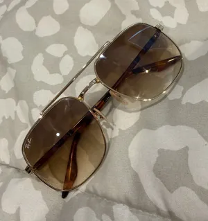 Ray-Ban Sunglasses thumbnail 1