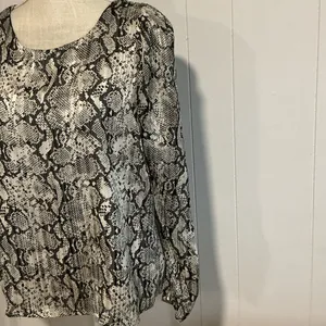 Vici Snake Print Long Sleeve Blouse - Black & White thumbnail 2