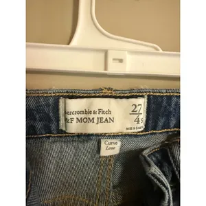 Abercrombie & Fitch Curve Love Mom Jeans 27 4S‎ Distressed High Rise Medium Wash thumbnail 2