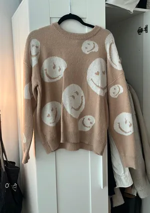 Forever 21 Smiley Face Sweater thumbnail 2