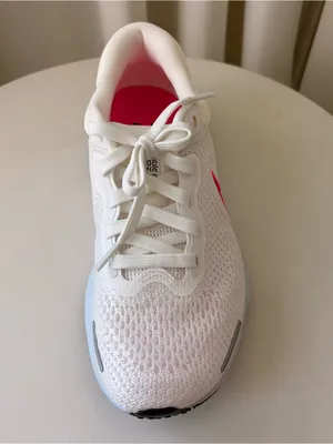 Women Nike ZoomX Invincible Run Flyknit White and Pink thumbnail 8