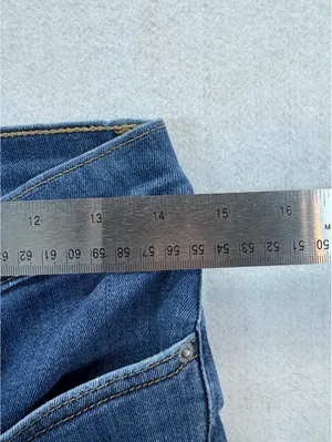 Levi’s Women’s Size 4 W27 Cropped Straight Leg Jeans Blue Denim thumbnail 4