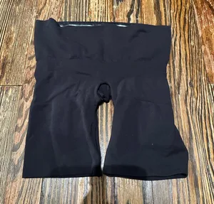 SKIMS NWOT Butt lifting shapewear short large thumbnail 1