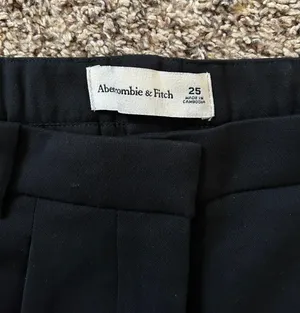 Abercrombie Sloane Low Rise Tailored Short thumbnail 3