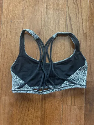 Lululemon Free To Be Zen Bra Power Luxtreme Spray Jacquard White Black - size 4 thumbnail 4