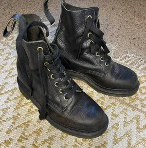 Dr. Martens thumbnail 1