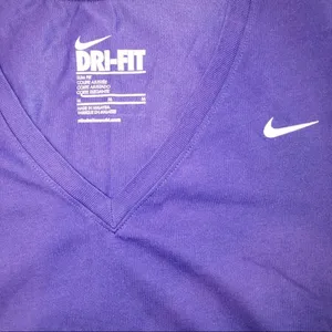 Nike Dri Fit purple medium slim fit gym/tennis top thumbnail 4
