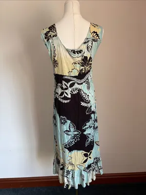 Plunge Neck Floral Midi Dress in Light Blue and Cream thumbnail 4