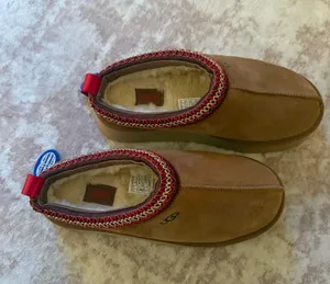 BRAND NEW Chestnut Ugg Taxx thumbnail 2