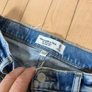 ABERCROMBIE & FITCH The 90's Straight Ultra High Rise Curve Love Size 26 Slit thumbnail 5