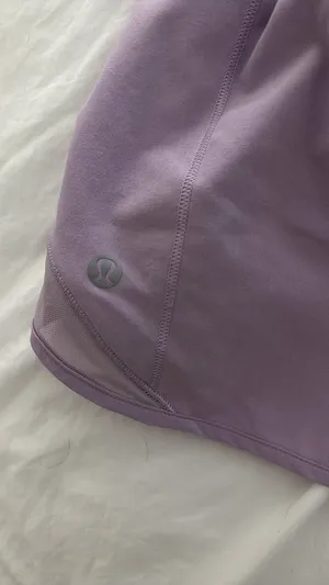 Lululemon Shorts 2.5" Hotty Hot thumbnail 4