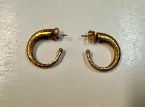 Julie Vos medium Hammered Hoops earrings Gold thumbnail 7