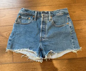 Levi’s 501 Women's Frayed Hem Blue Denim Cutoff Shorts Size 26 - C72-016 thumbnail 1