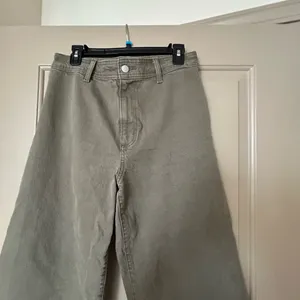 Universal Threads olive Green Wide Leg Pants thumbnail 4