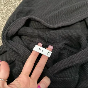 Aritzia TNA Black Waffle Knit Hoodie Medium thumbnail 2