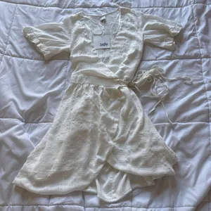 NWT Selfie Leslie Womens Small White Wrap Mini Dress Tie Boho‎ Hippie Dainty thumbnail 1
