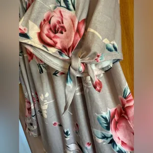 I Hippie Chic Shirt Women's XL Gray Floral Neck Short Sleeve Tie shirt thumbnail 3