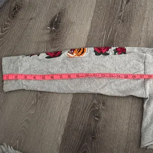 Pac Sun (LA Hearts) Cropped Grey Hoodie (XS) thumbnail 5