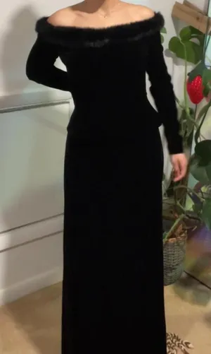 Black velvet maxi skirt set with faux fur trim. size small thumbnail 1