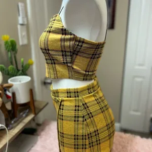 Liz & Sara Women’s Yellow Plaid Crop Top & Mini Skirt Set Size Large Two Piece O thumbnail 2