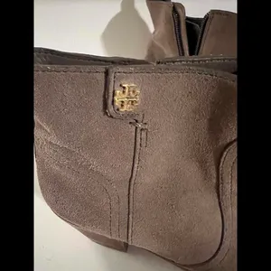 Tory Burch Stylish Tan Suede Ankle Booties - 9M thumbnail 3