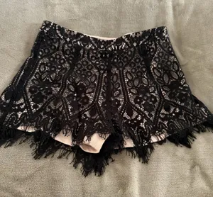 Black lace forever 21 shorts thumbnail 1