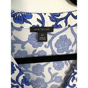Ann Taylor Blue and white Popover Women's blouse size MP thumbnail 2
