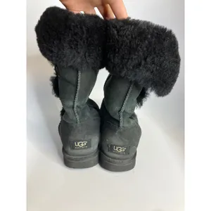 UGG Bailey Button Triplet Boots Womens 8 Black Good‎ Suede Shearling Mid Calf thumbnail 4
