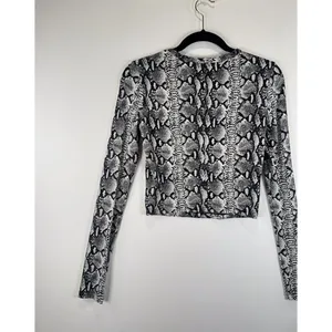 Alice + Olivia Womens Top Gray Delaina Snakeskin Print Cropped Long Sleeve XS thumbnail 9