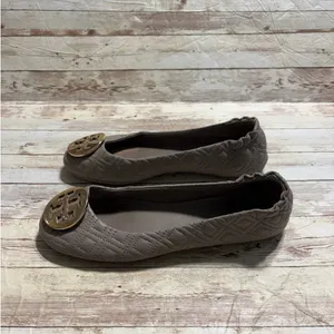 Tory Burch Quilted Minnie Flats Women's Size 8 Dust Storm Gold Logo thumbnail 3