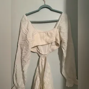 Cutout Sides White Dress Size L thumbnail 4