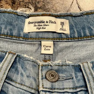 Abercrombie High Rise Mom Shorts Cut Off Denim Blue Curve Love 26 2 Y2K Festival thumbnail 3