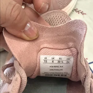 lululemon athletica Women's Blissfeel Run Pink Sneakers shoes thumbnail 6