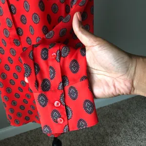J. CREW FACTORY | Red Emblem Patterned Blouse Sz S thumbnail 5