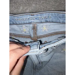 American Eagle Women's‎ Mom Shorts Size 00 Embroidered Daisies thumbnail 2
