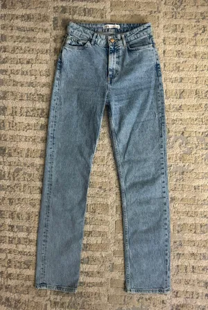 High Waisted Boyfriend Jeans thumbnail 1