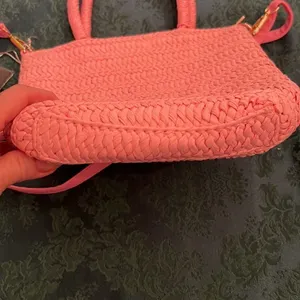 Crossi NWT pink woven straw handbag with handles and removable crossbody strap thumbnail 3