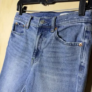GAP 90s Straight High Rise Jeans Women's Size 26R‎ Blue Medium Wash Denim thumbnail 3