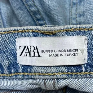 Zara Blue High Waisted Frayed Raw Hem Button Fly Straight Denim Jeans Pants Sz 6 thumbnail 4