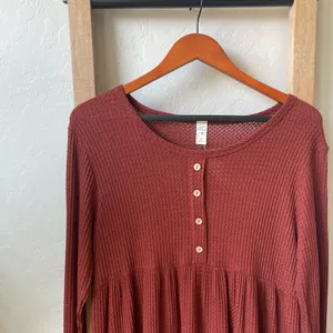 Lazy sundays NWT Waffle-Knit Tiered Henley Tunic Top in Rust thumbnail 3