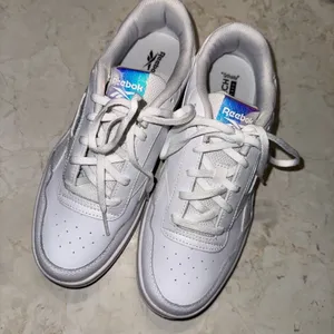 REEBOK sneakers COURT ADVANCE 7.5 holographic logo gym shoe ortholite memorytech thumbnail 1