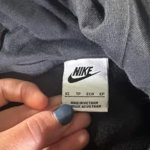 Nike Women's Cropped Sweatshirt Women's XS Black thumbnail 4