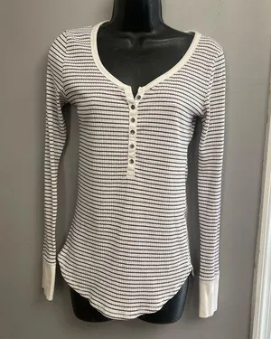 Abercrombie & Fitch White and Gray Fitted Buttoned Blouse thumbnail 1