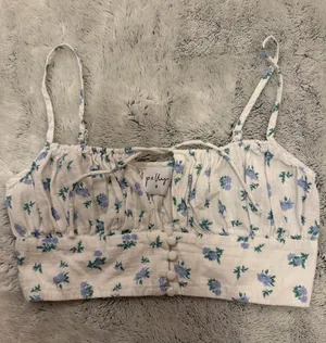 Oh Polly White Cropped Floral Button-Front Camisole thumbnail 1