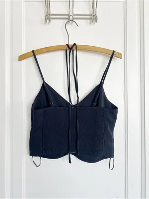 Abercrombie • Strappy Keyhole Cami cropped halter tie neck crop top tank thumbnail 9